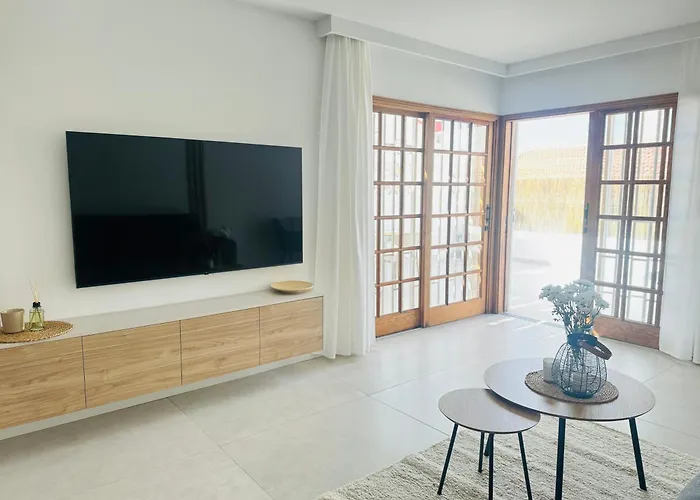 Endless Summer - Swimming Pool Costa Adeje (Tenerife)